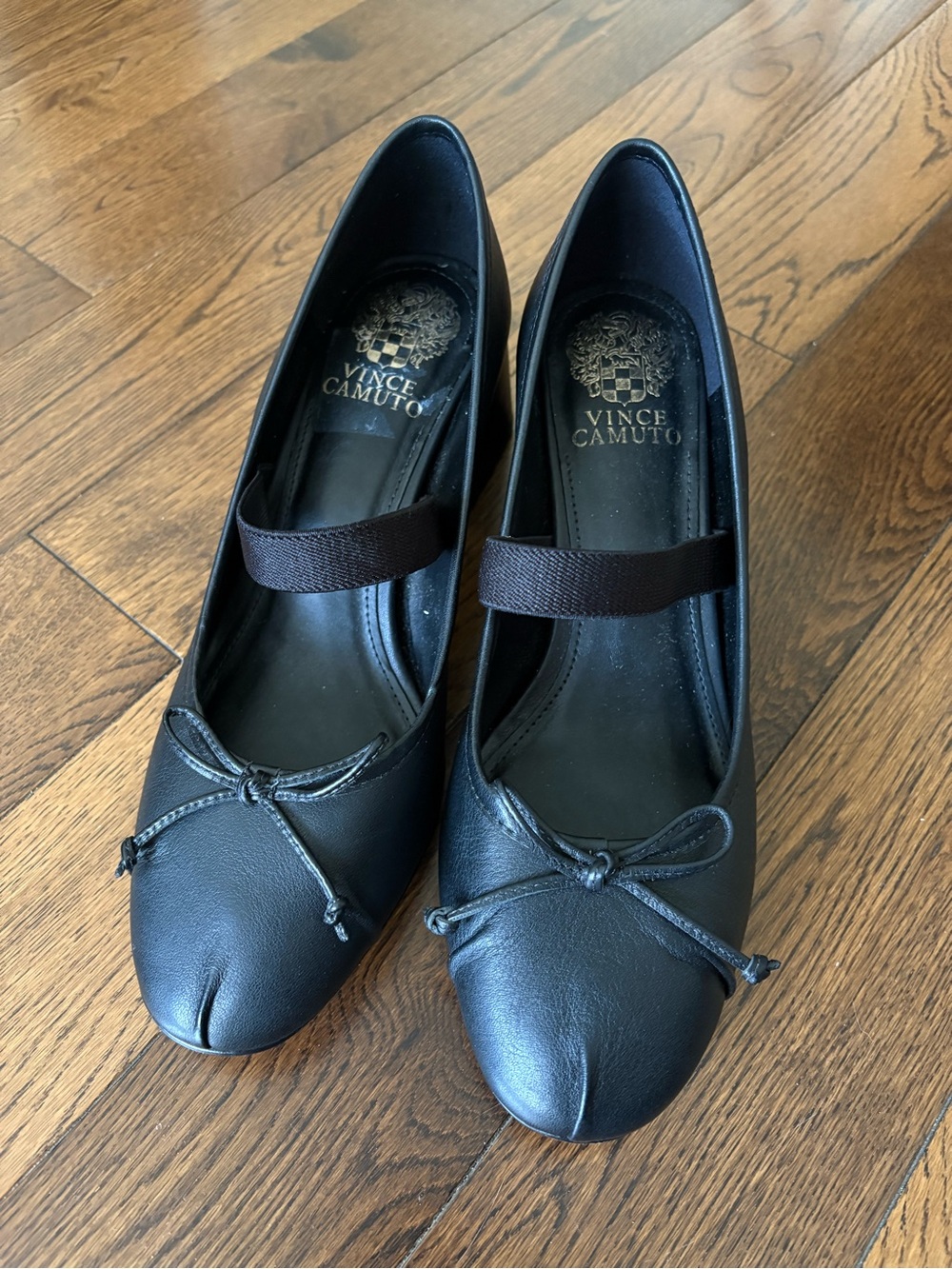 Vince Camuto Black Leather Ballet Chunky Heel with Elastic Strap and Bow Sz 8